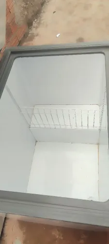 Vendo freezer bom estado para alguém que queira arrumar LEIA O ANUNCIO