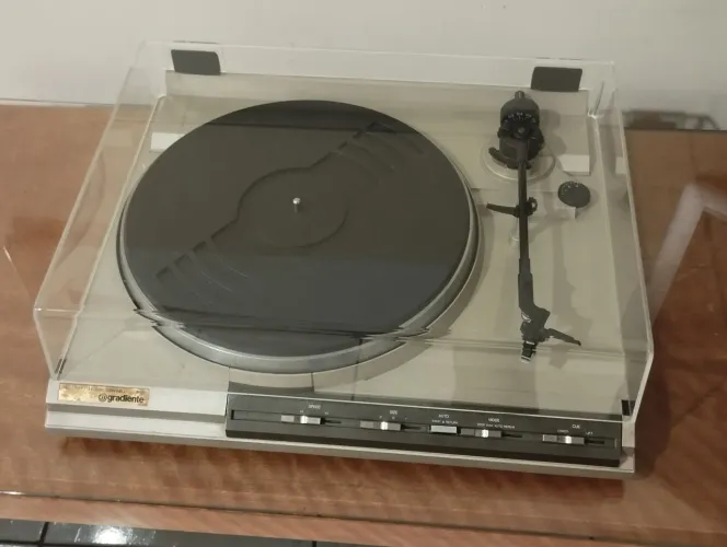 Toca-discos Gradiente B-25