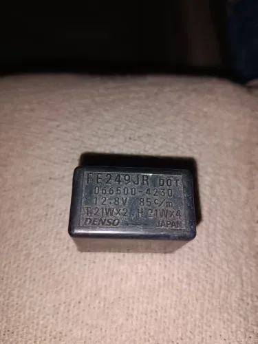 relé auxiliar pisca  Suzuki Bandit 