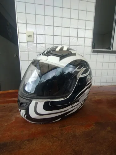 Capacete Helt n°60 usado