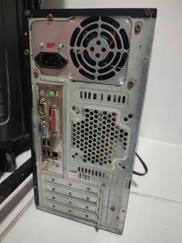 Pc 4GB memória, wi-fi, básico para uso comum ou escritório/