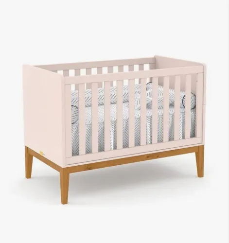 Berço americano que vira cama ou sofá.