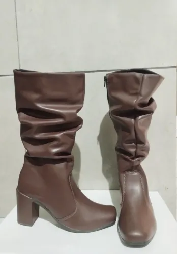 Bota cano enrugado Wendy