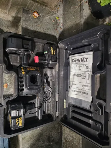 Baterias e carregador DeWalt 14.4V