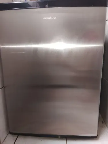 Frigobar Britânia 110V ? Pouco uso e em excelente estado