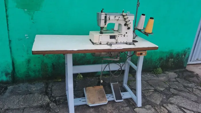 MÁQUINA de costura galoneira industrial elétrica 