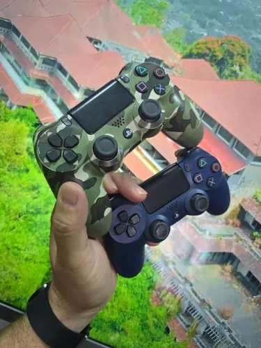 CONTROLE PS4 ORIGINAL CAMUFLADO E AZUL CADA 1