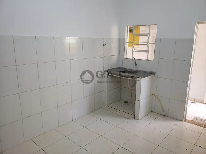 Aluguel de Casa na Vila Carvalho, Sorocaba-SP: 1 quarto, 1 sala, 1 banheiro, 40m² de área.