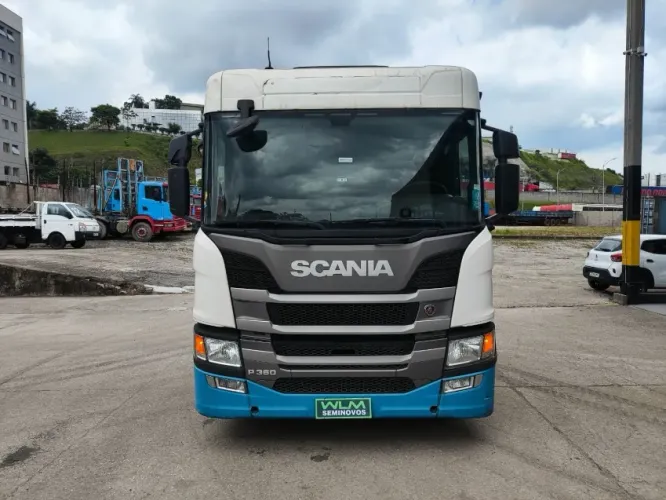 SCANIA P360 A6X2.