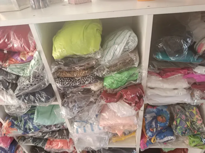 Vendo peças de roupas de uma loja a preço de custo