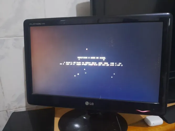 Monitor LG 18,5 Polegadas, Funcionando perfeitamente, acompanha fonte de energia R$ 120,00