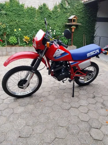 VENDE SE MOTO TODA ORIGINAL 