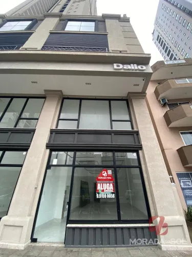 Sala Comercial no Centro de Itapema, 85m² para Locação