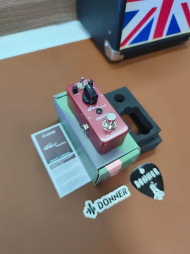 Pedal de distorção Donner Morpher