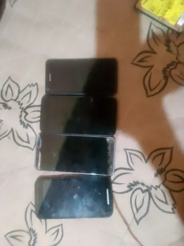 VENDO ESSES CELULARES PRA AJEITAR OU TIRAR PEÇA 