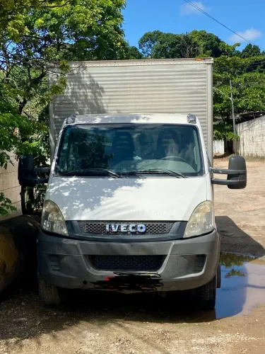 Caminhão Iveco Baú 70C16 Massimo