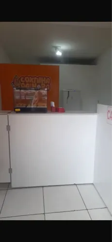 Balcão de loja/lanchonete com caixa