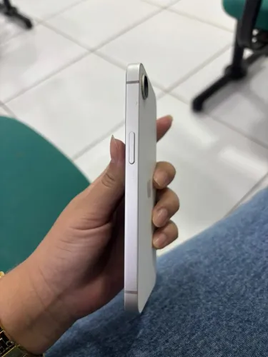 Vendo iPhone 16 E 256 gigas
