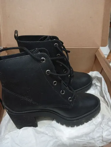 Vendo Bota Ramarim número 35, semi nova. Valor 80,00
