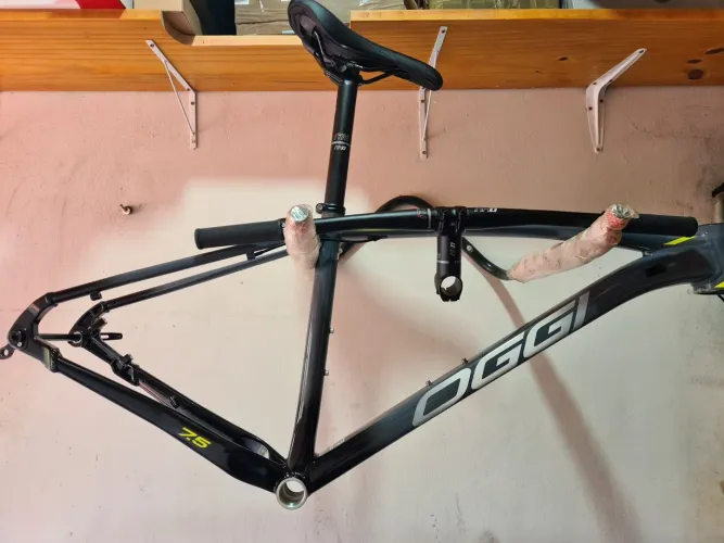 Quadro OGGI 7.5 BOOST TAMANHO 17 NOVO, SEM USO