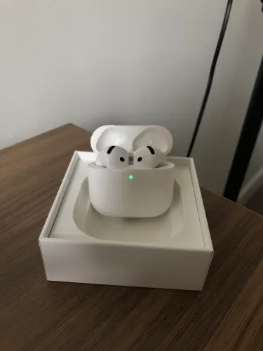 AirPods 4 usado em bom estado