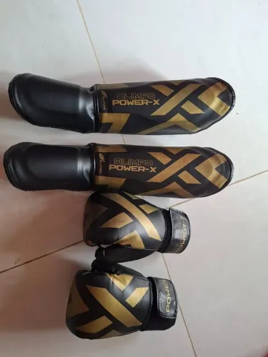VENDO LUVA E CANELEIRA DE MUAY THAI