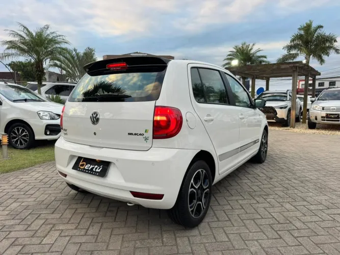 Volkswagen Fox Selecao 1.0 Total Flex 8V 5P 2014