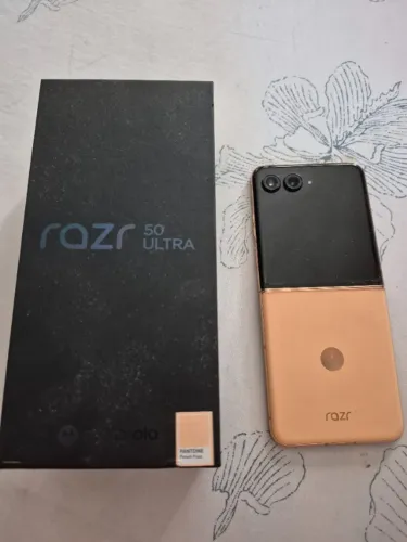 MOTOROLA RAZR 50 ULTRA COM DEFEITO