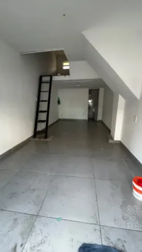 Loja comercial para locação em Petrópolis-RJ, bairro Pedro do Rio: 2 salas, 1 banheiro, 40