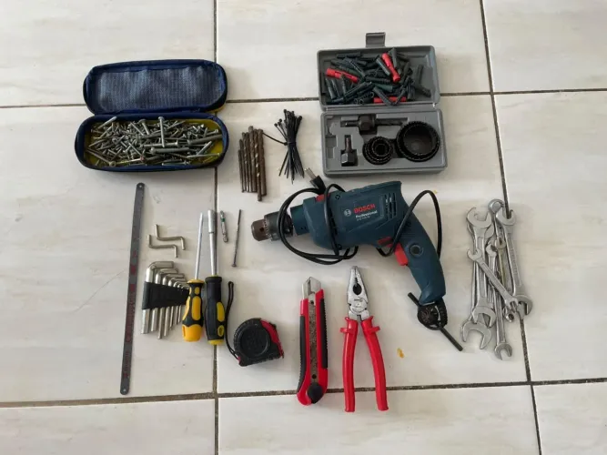 Furadeira Bosh e Kit ferramentas