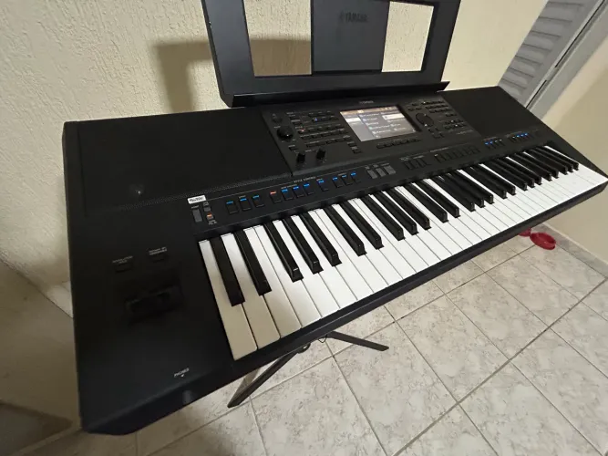 Teclado Yamaha psr SX 700