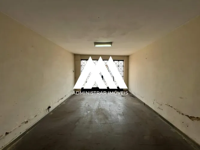 Alugo loja comercial em Itaúna com localização central!