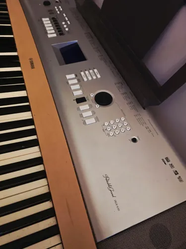 Piano digital Yamaha DGX630
