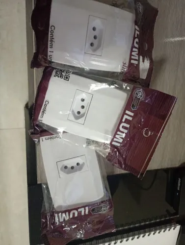 Tomada Elétrica ILUMI 2P+T 10A Branca 