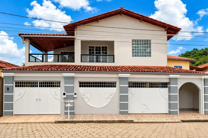 Sobrado com duas casas a venda