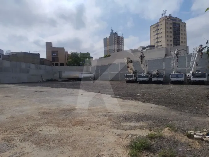 Terreno Espaçoso e Estrategicamente Localizado na Vila Maria