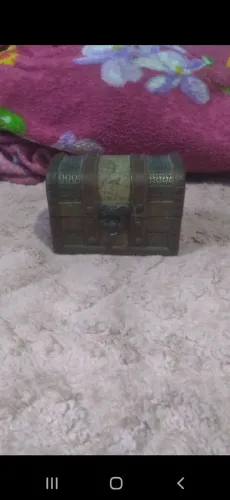 Baú pequeno serve para guardar seus pertences