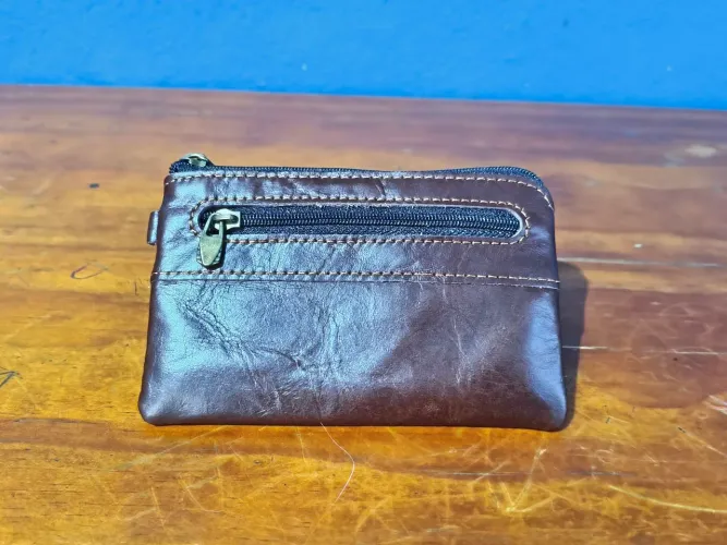 Porta-moedas confeccionado em couro genuíno Cor Marrom - Novo