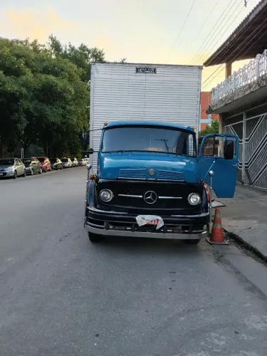 Caminhão toco baú 7 MTS.
