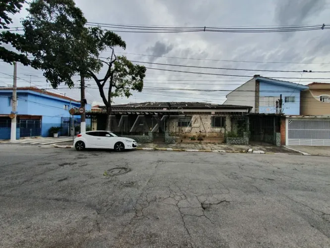 Casa Térrea de esquina, otimo para construtora, 4 vagas, 4 quartos, quintal Bairro do Bom