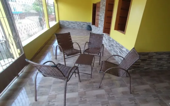 CONJUNTO DE CADEIRAS CONFORTÁVEIS SEMINOVAS.