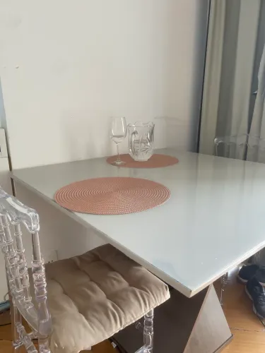 Mesa de jantar - com tampo de laca 