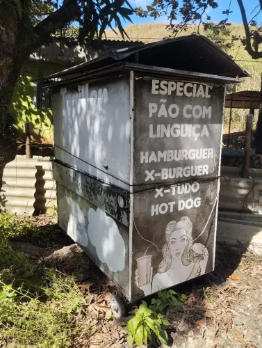 Vendo esse trailer com rodas