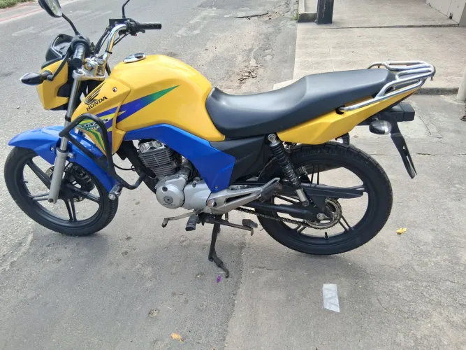 Titan 150 EX modelo Copa
