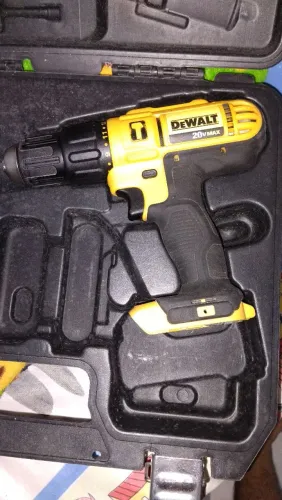 Furadeira e Parafusadeira de impacto Dewalt 20V sem bateria