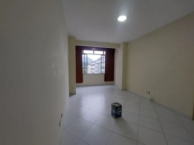 Apto Centro, frente, amplo, sol, reformadíssimo, Rua 16 de março, oportunidade - Petrópol