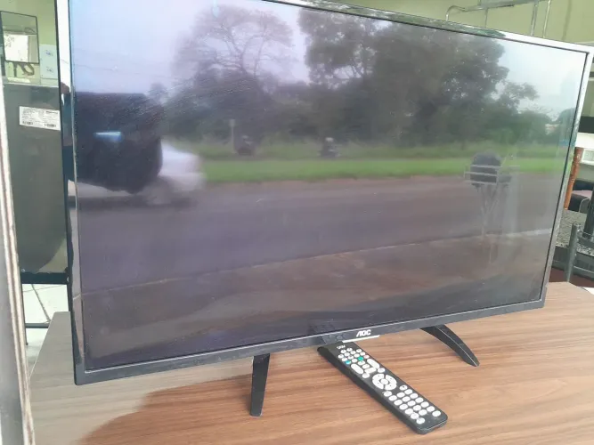 TELEVISÃO 32  AOC 