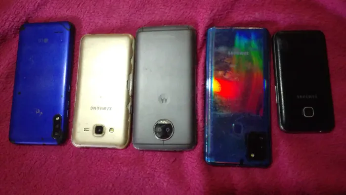 Lote de celulares para retirada de peças