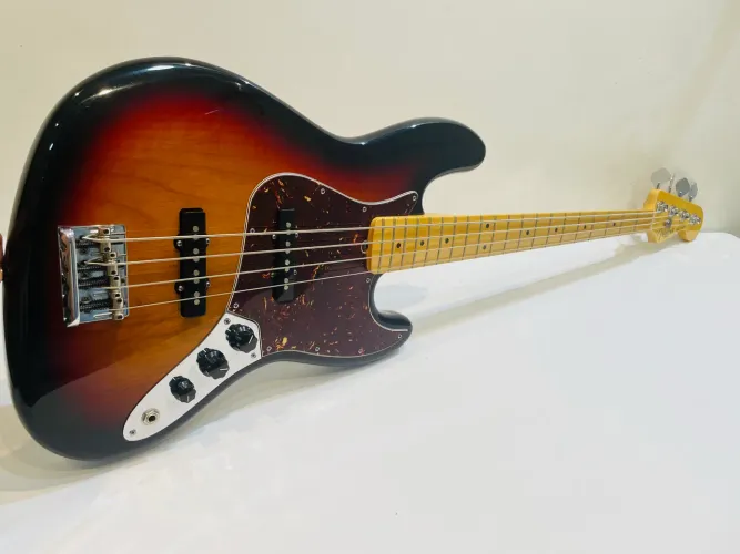 Baixo Fender American Standard USA + Case