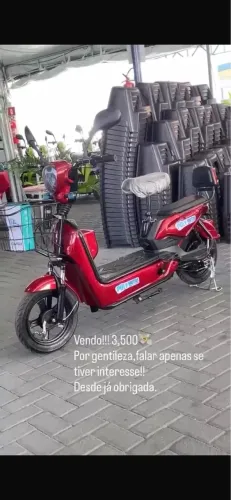 Moto elétrica pouco dias de uso muito nova . Duas chaves rezevas documentação